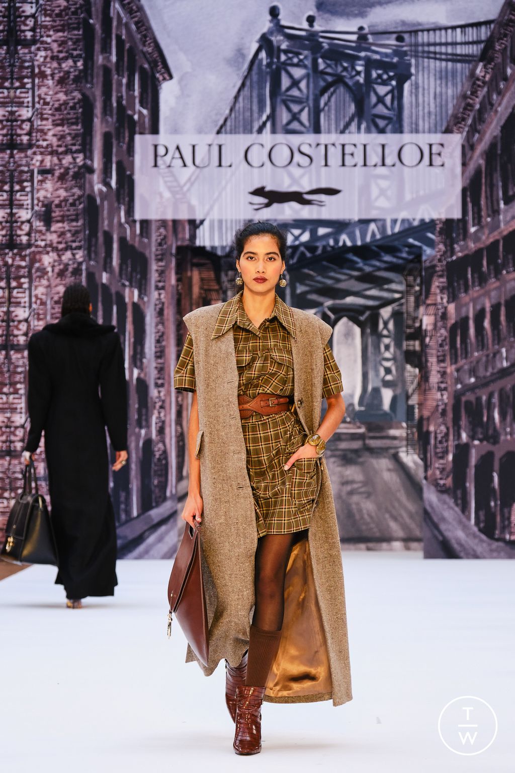Fashion Week London Fall/Winter 2024 look 39 from the Paul Costelloe collection womenswear