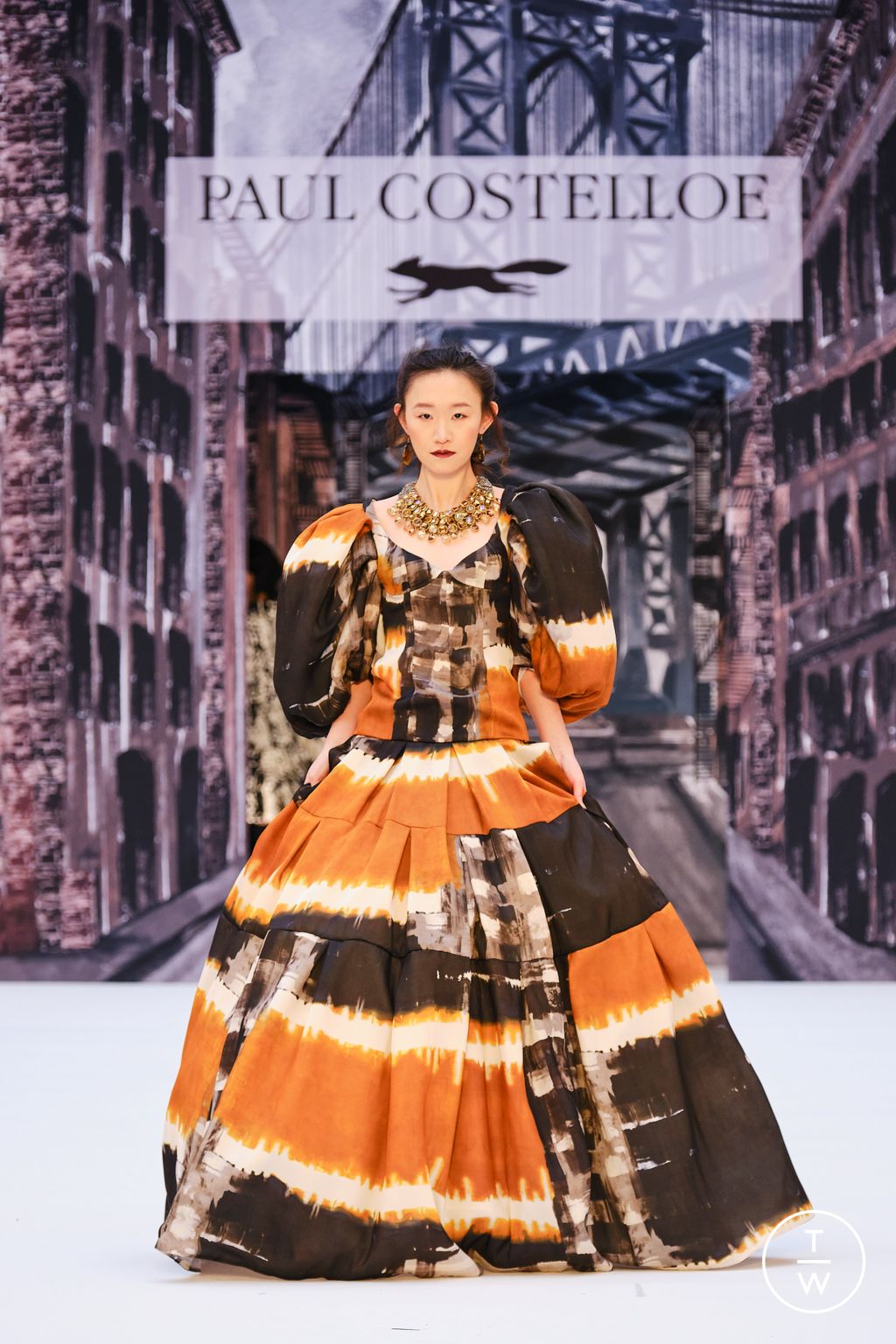 Fashion Week London Fall/Winter 2024 look 45 from the Paul Costelloe collection womenswear