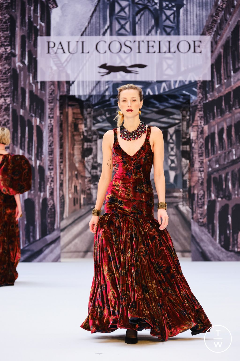 Fashion Week London Fall/Winter 2024 look 47 de la collection Paul Costelloe womenswear
