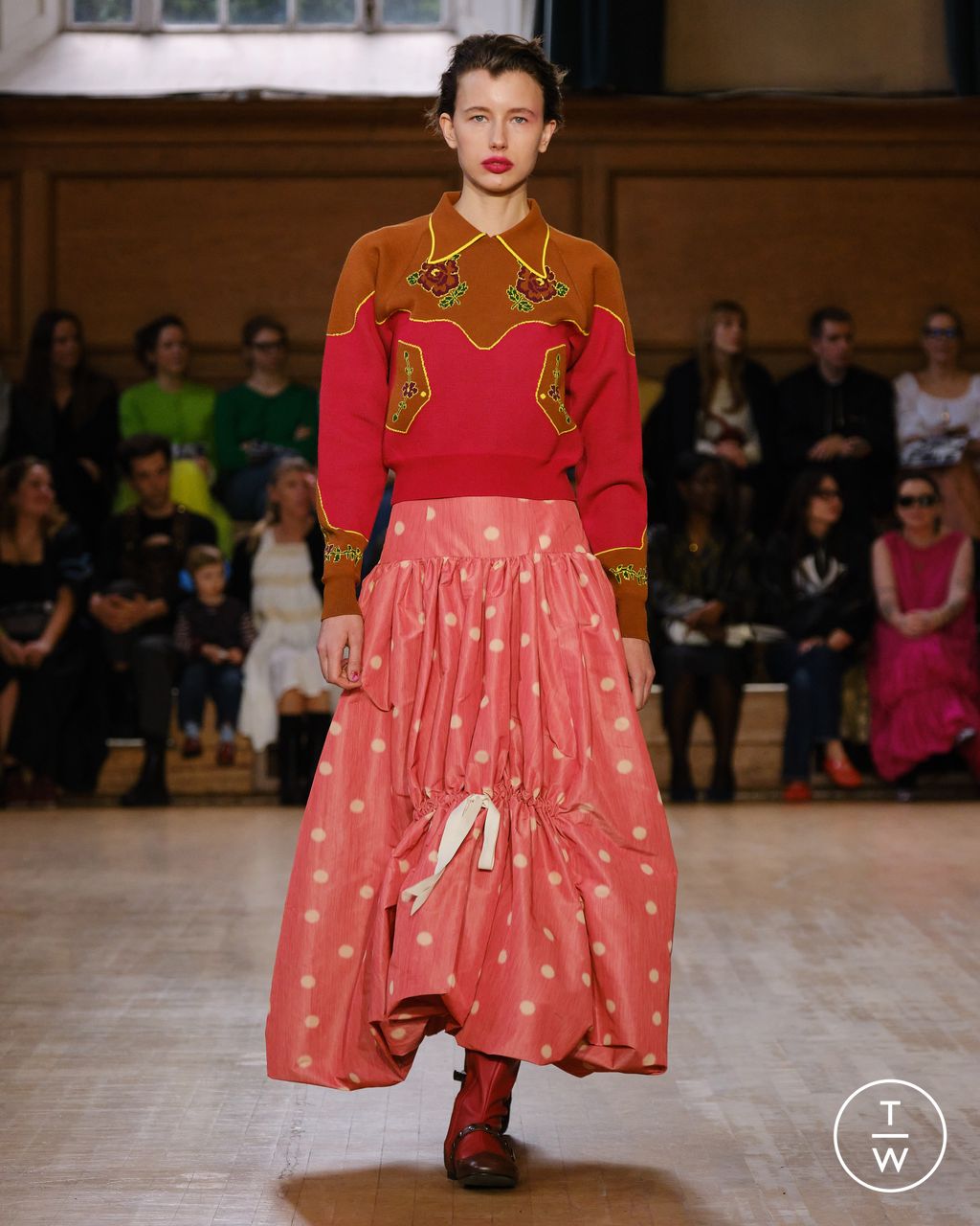 Fashion Week London Fall/Winter 2024 look 6 de la collection Molly Goddard womenswear