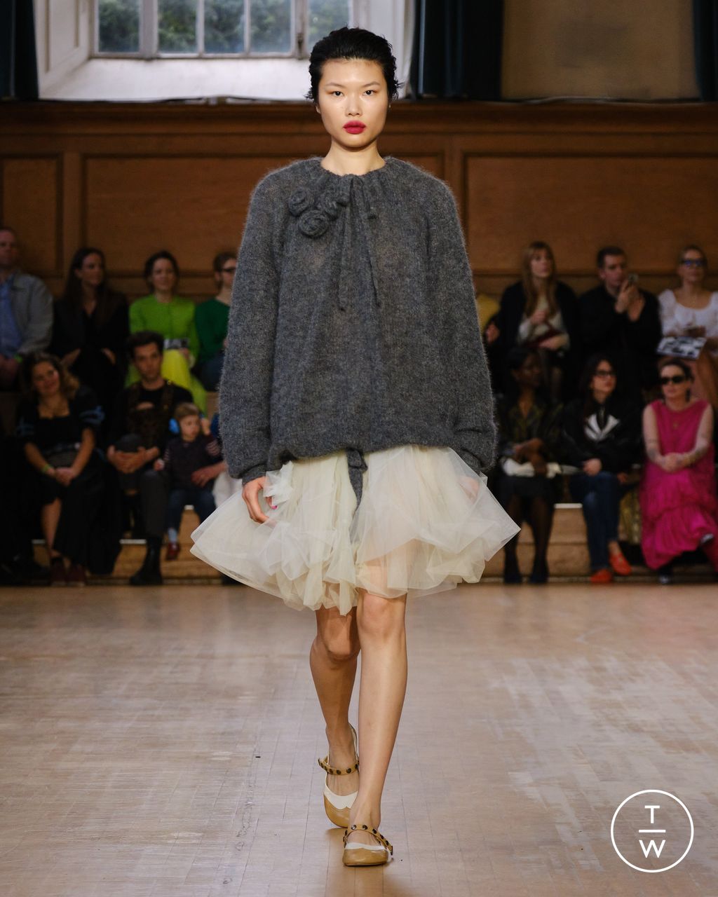 Fashion Week London Fall/Winter 2024 look 11 de la collection Molly Goddard womenswear