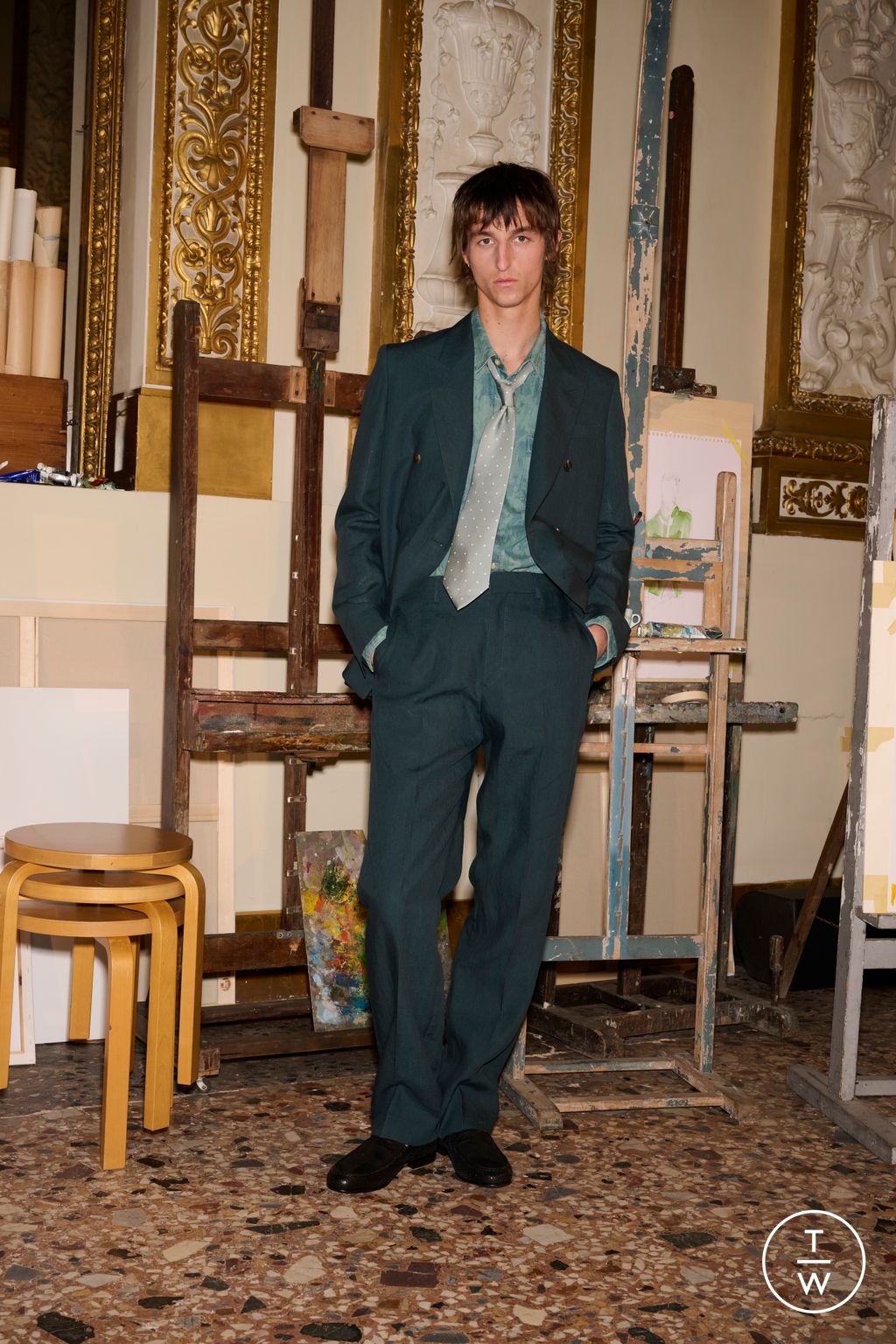 Fashion Week Paris Resort 2025 look 4 from the Paul Smith collection 男装