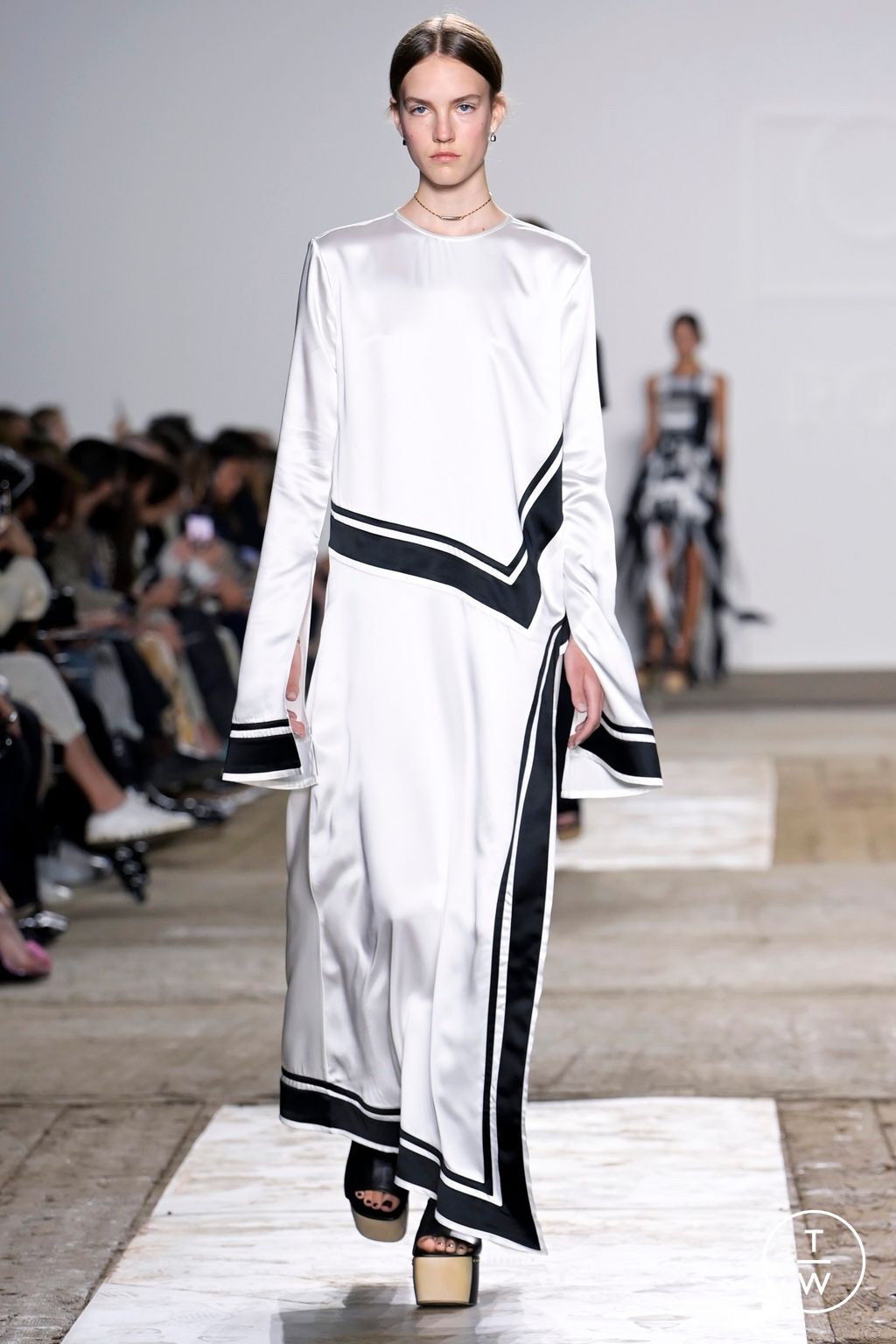Fashion Week Milan Spring/Summer 2023 look 9 de la collection Ports 1961 womenswear