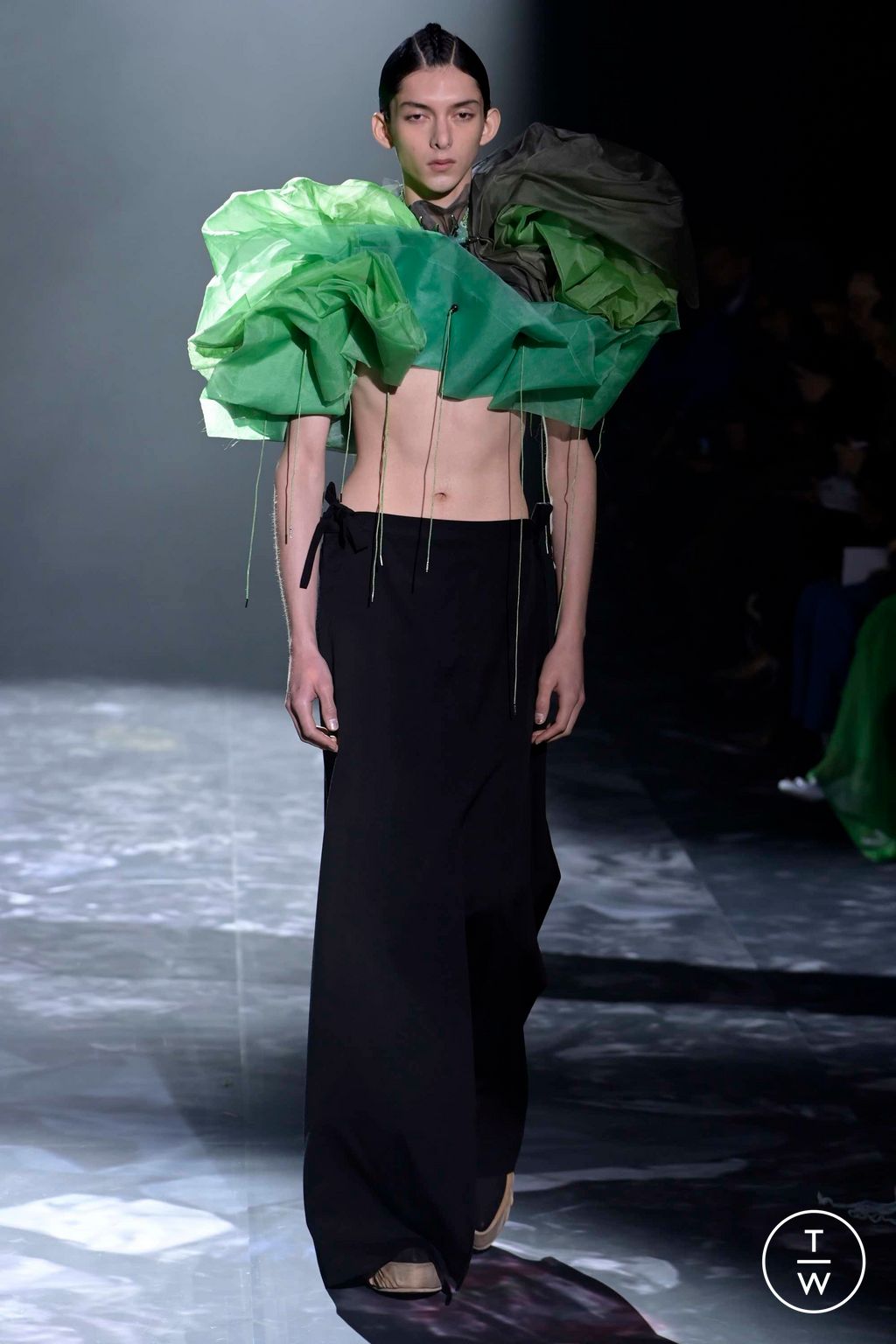 Fashion Week Paris Spring/Summer 2023 look 28 from the Yuima Nakazato collection couture