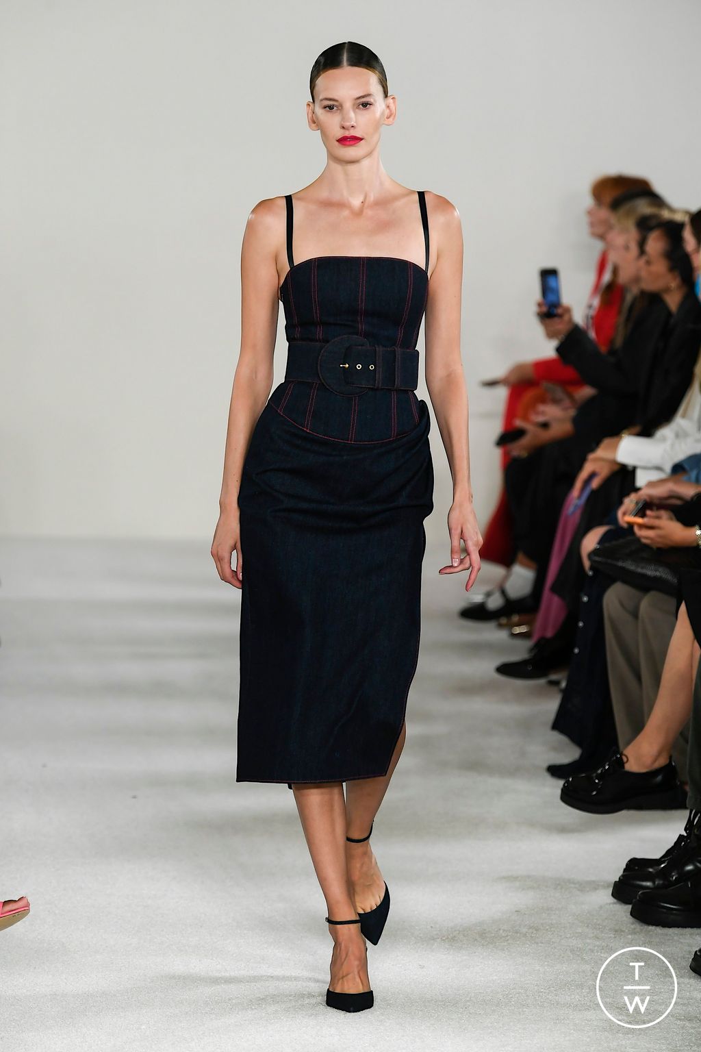 Fashion Week New York Spring/Summer 2023 look 31 from the Carolina Herrera collection womenswear