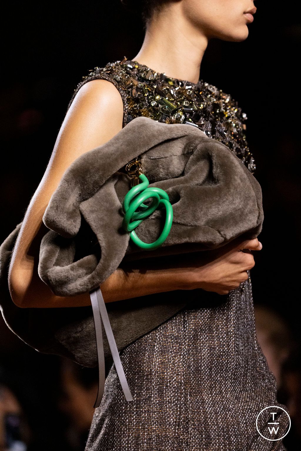 Fashion Week Milan Fall/Winter 2025 look 70 from the Fendi collection 女装配饰