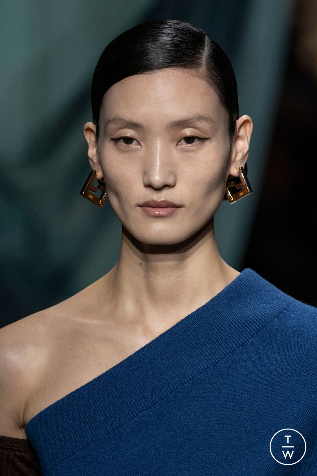 Fashion Week Milan Fall/Winter 2024 look 78 from the Fendi collection 女装配饰
