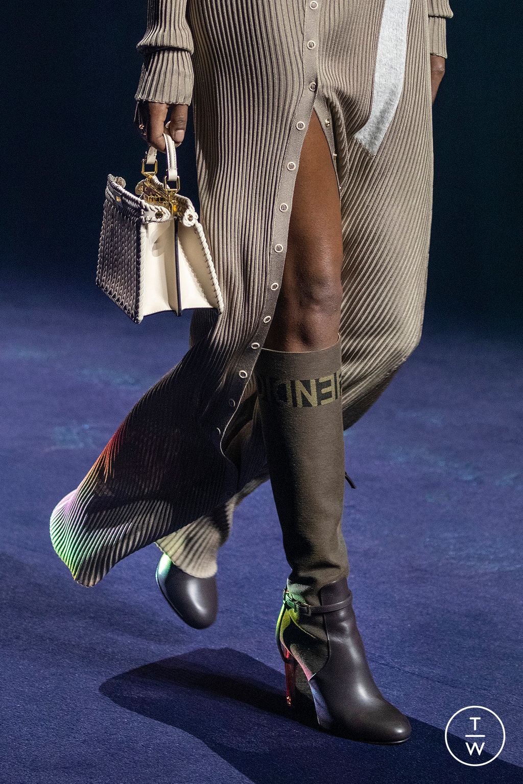 Fashion Week Milan Fall/Winter 2023 look 13 from the Fendi collection 女装配饰