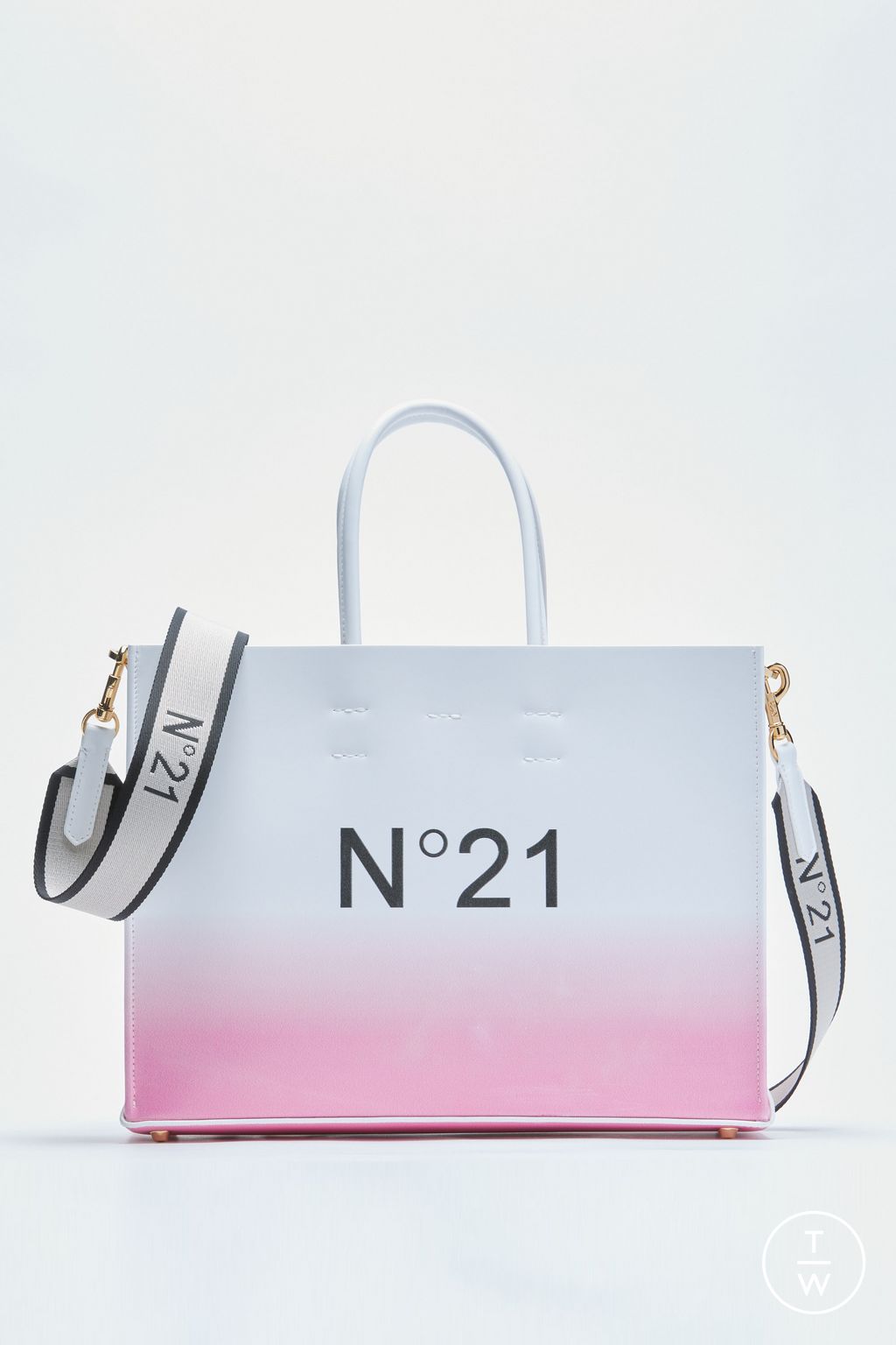 Fashion Week Milan Spring/Summer 2024 look 3 de la collection N°21 womenswear accessories