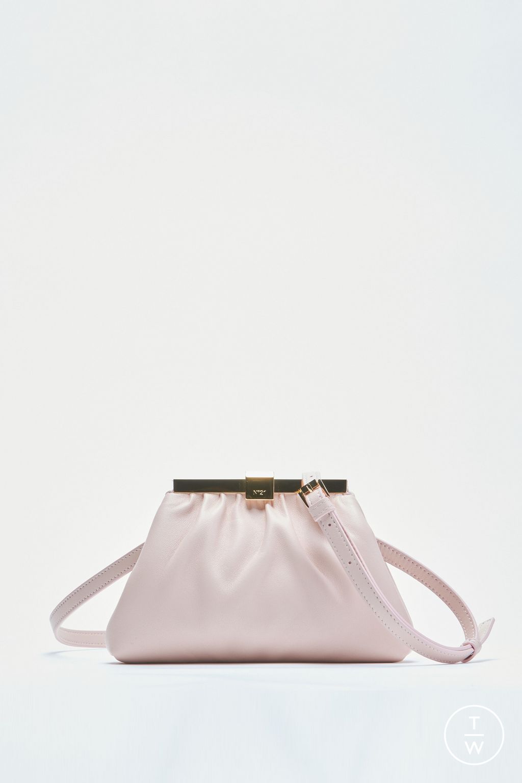 Fashion Week Milan Spring/Summer 2024 look 24 from the N°21 collection 女装配饰