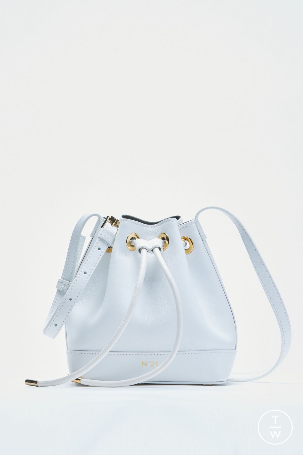 Fashion Week Milan Spring/Summer 2024 look 38 from the N°21 collection 女装配饰