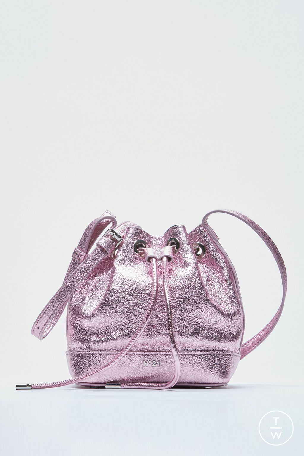 Fashion Week Milan Spring/Summer 2024 look 39 from the N°21 collection womenswear accessories