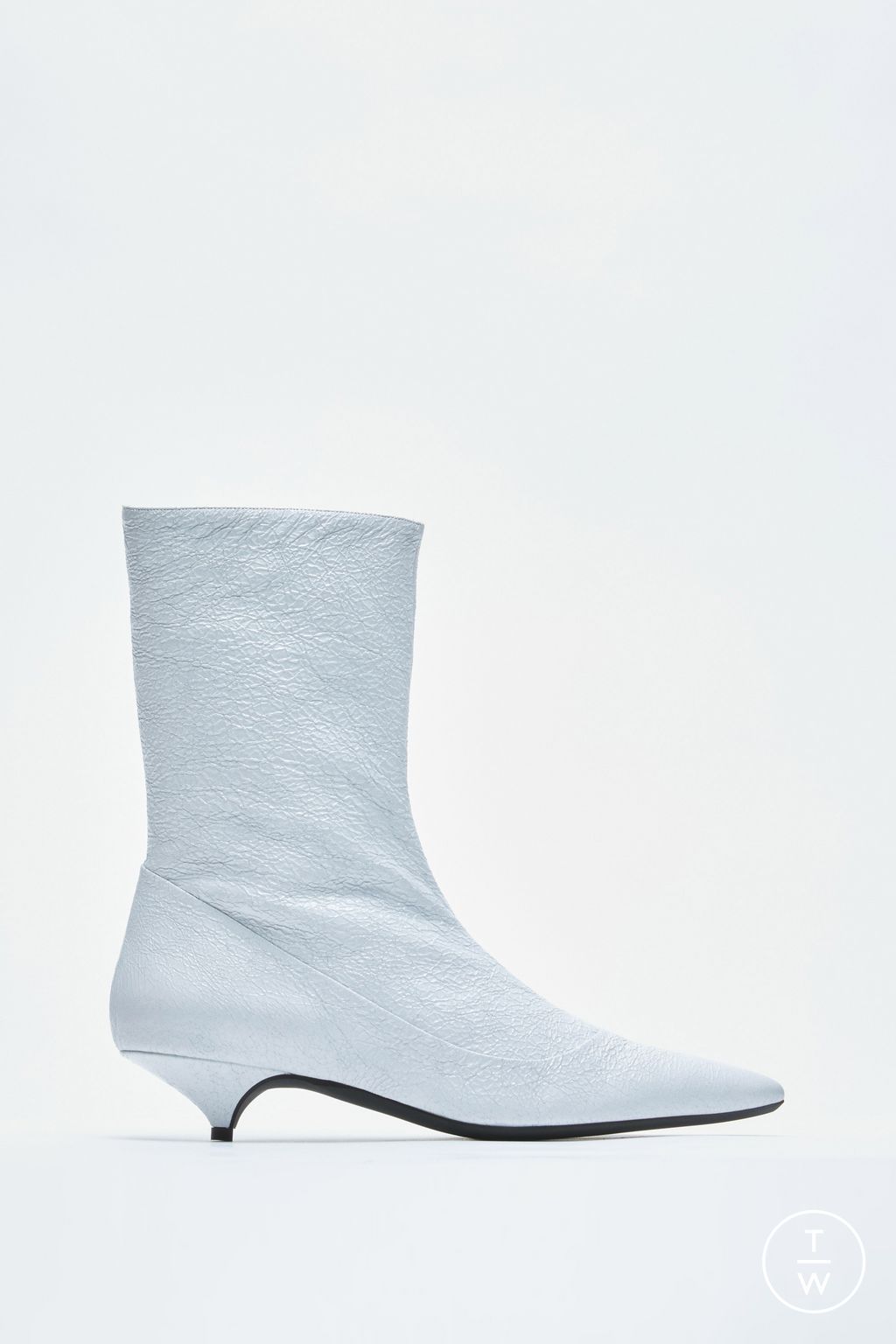 Fashion Week Milan Spring/Summer 2024 look 44 from the N°21 collection 女装配饰