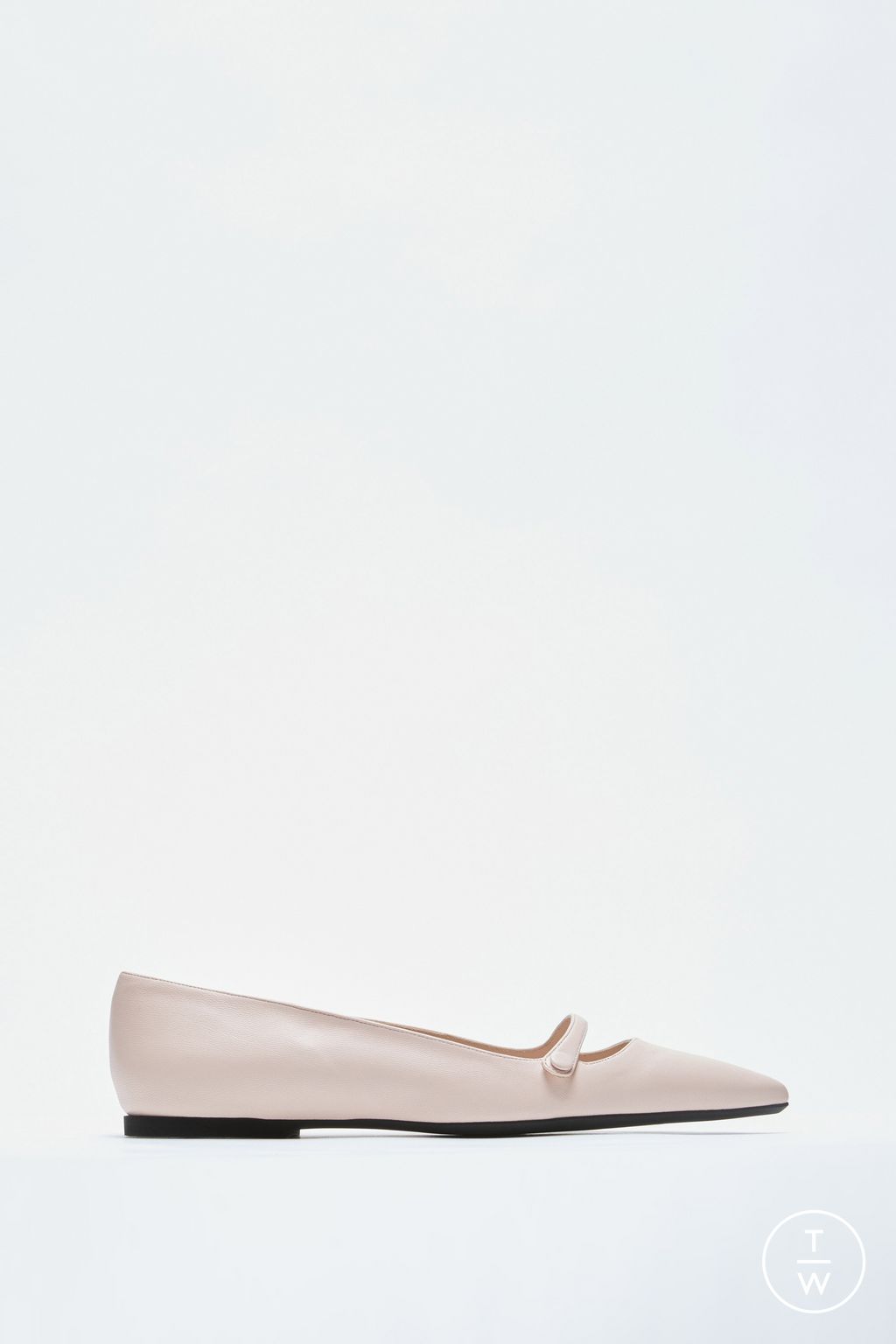 Fashion Week Milan Spring/Summer 2024 look 46 from the N°21 collection womenswear accessories