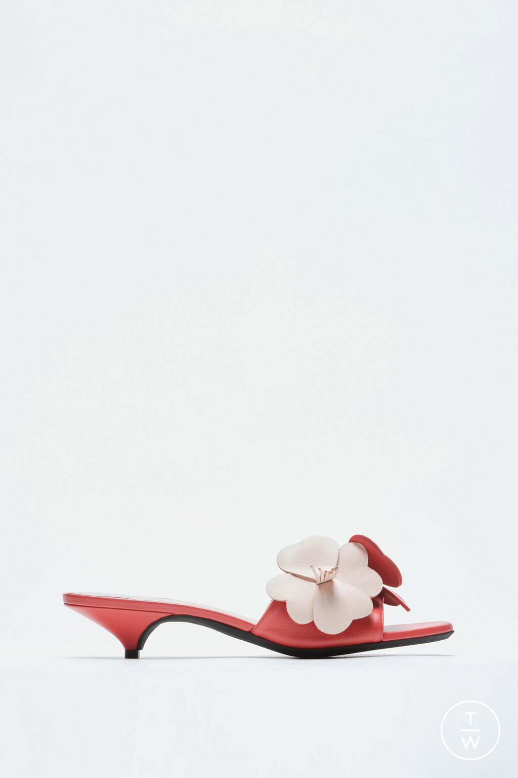 Fashion Week Milan Spring/Summer 2024 look 53 from the N°21 collection womenswear accessories