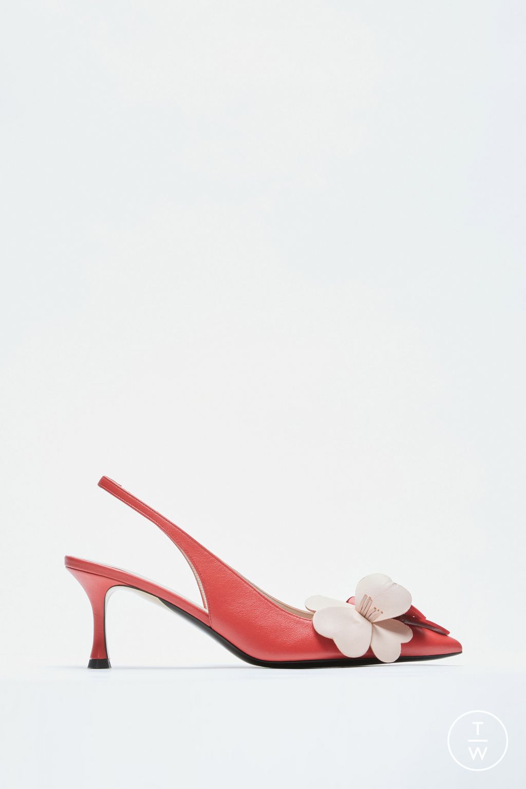 Fashion Week Milan Spring/Summer 2024 look 55 from the N°21 collection womenswear accessories