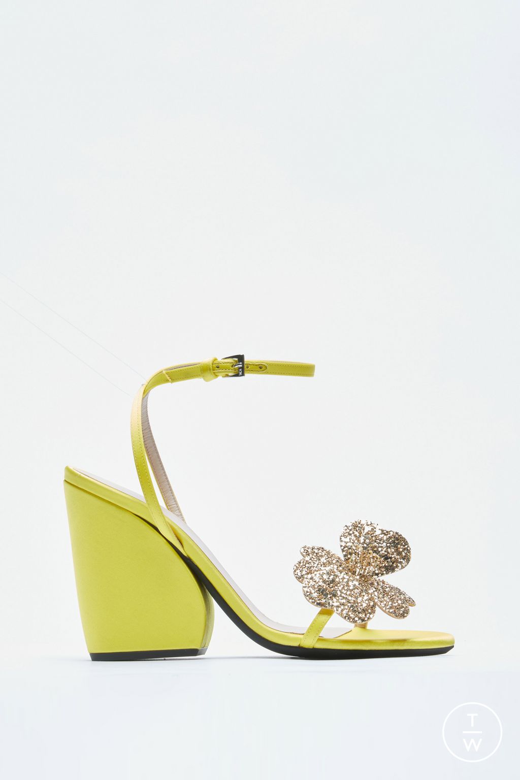 Fashion Week Milan Spring/Summer 2024 look 58 from the N°21 collection womenswear accessories