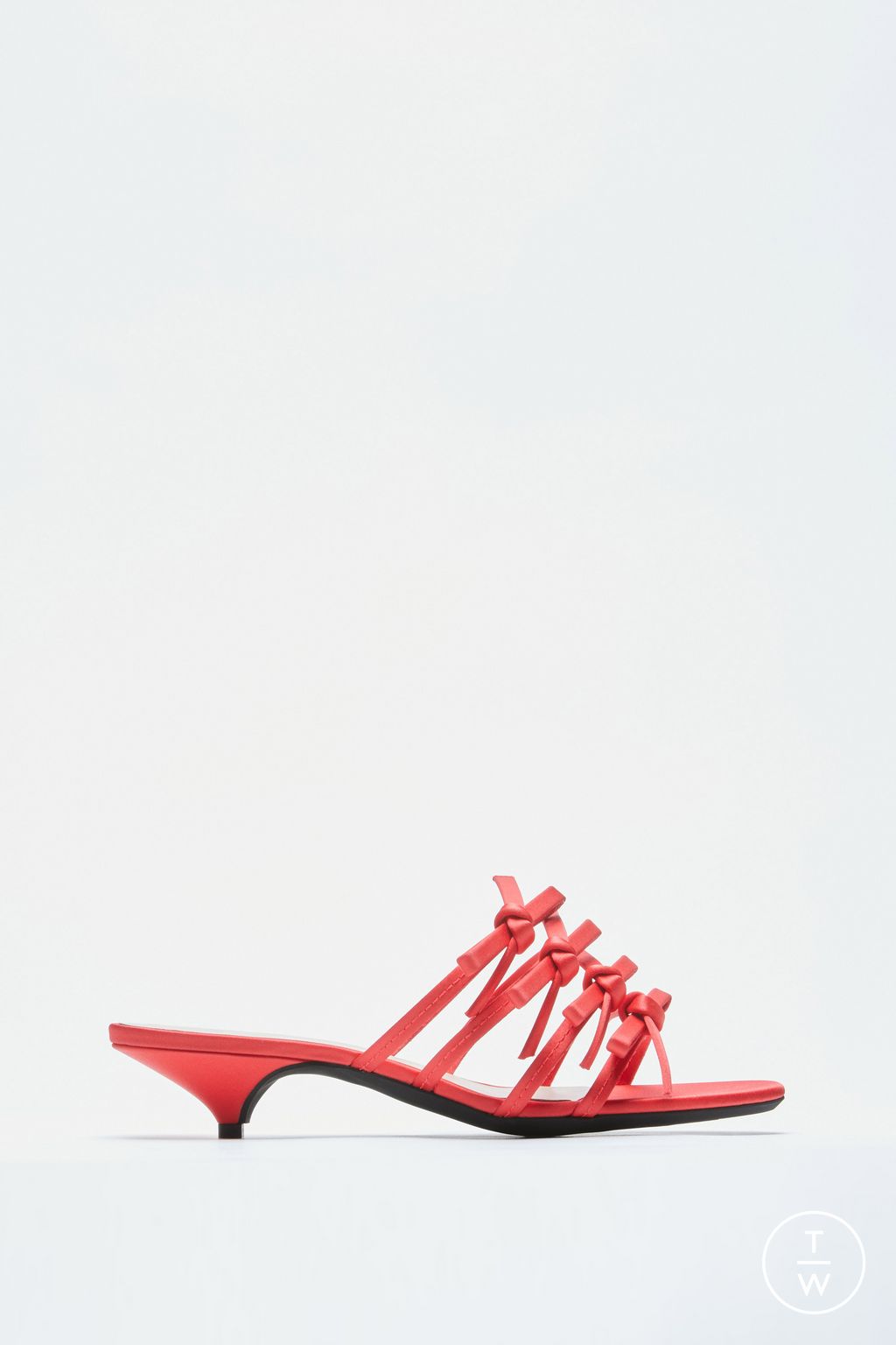 Fashion Week Milan Spring/Summer 2024 look 60 from the N°21 collection womenswear accessories