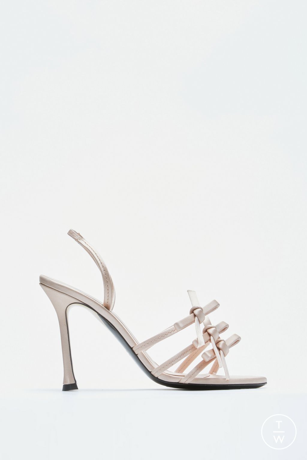 Fashion Week Milan Spring/Summer 2024 look 61 from the N°21 collection womenswear accessories