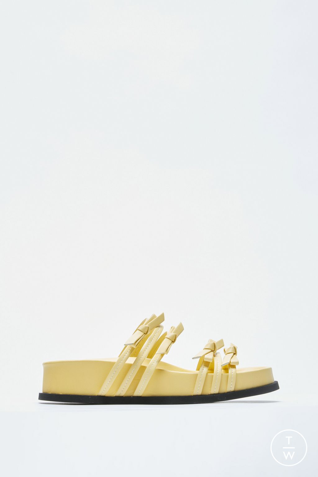 Fashion Week Milan Spring/Summer 2024 look 78 from the N°21 collection womenswear accessories