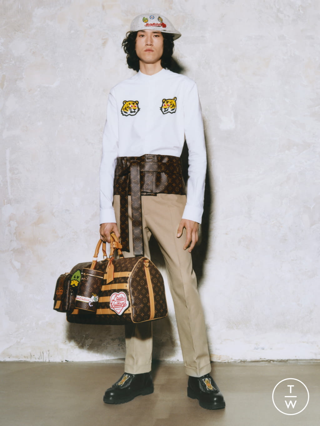 Fashion Week Paris Resort 2022 look 30 from the Louis Vuitton collection menswear