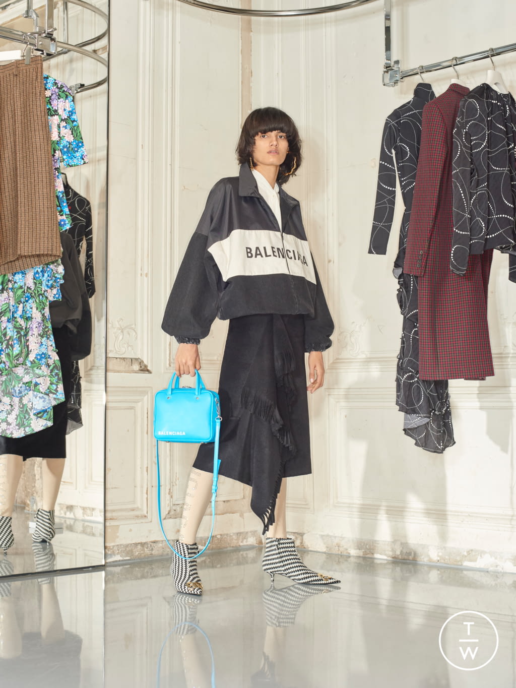 Fashion Week Paris Pre-Fall 2018 look 25 from the Balenciaga collection 女装