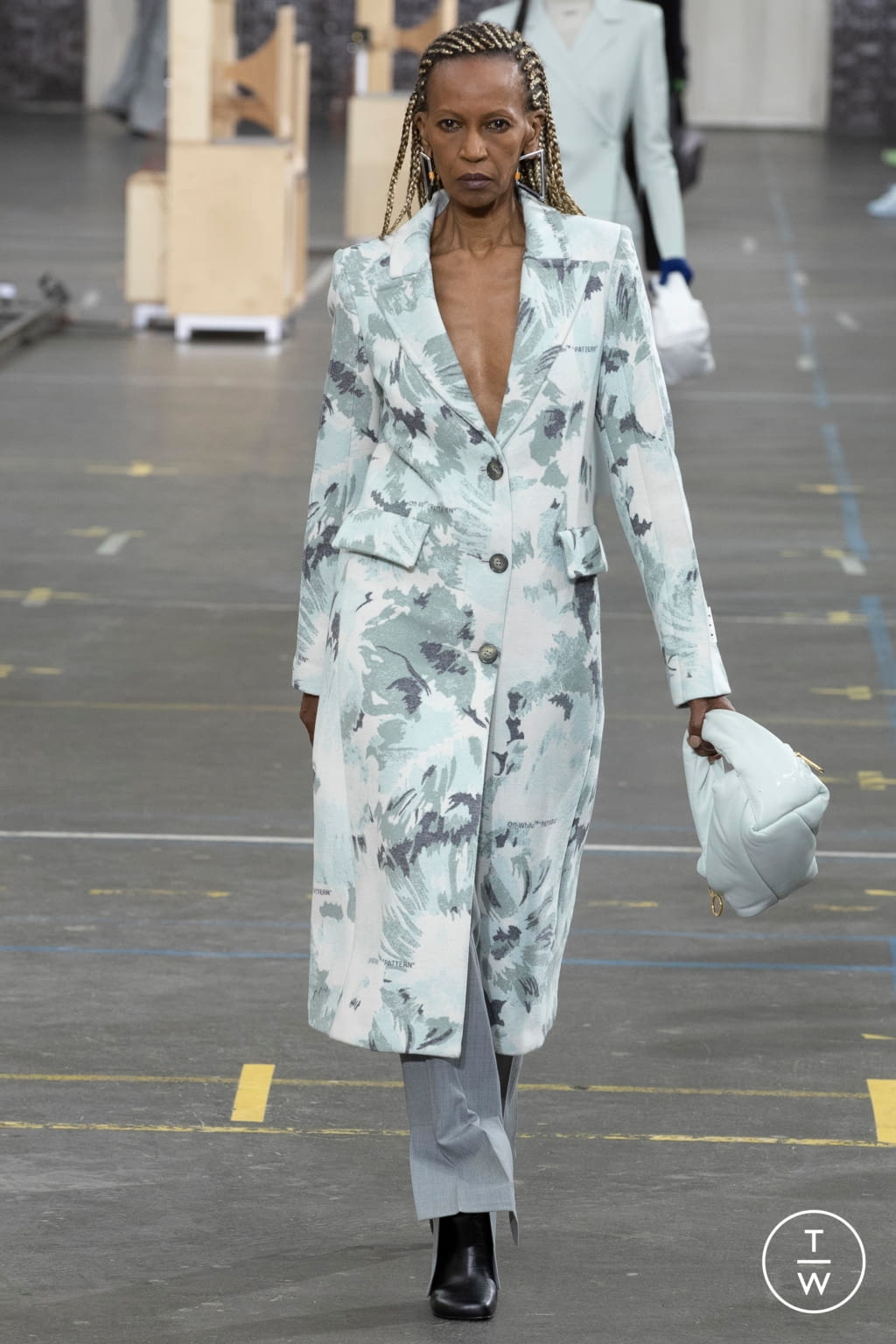 Fashion Week Paris Fall/Winter 2021 look 25 from the Off-White collection 女装