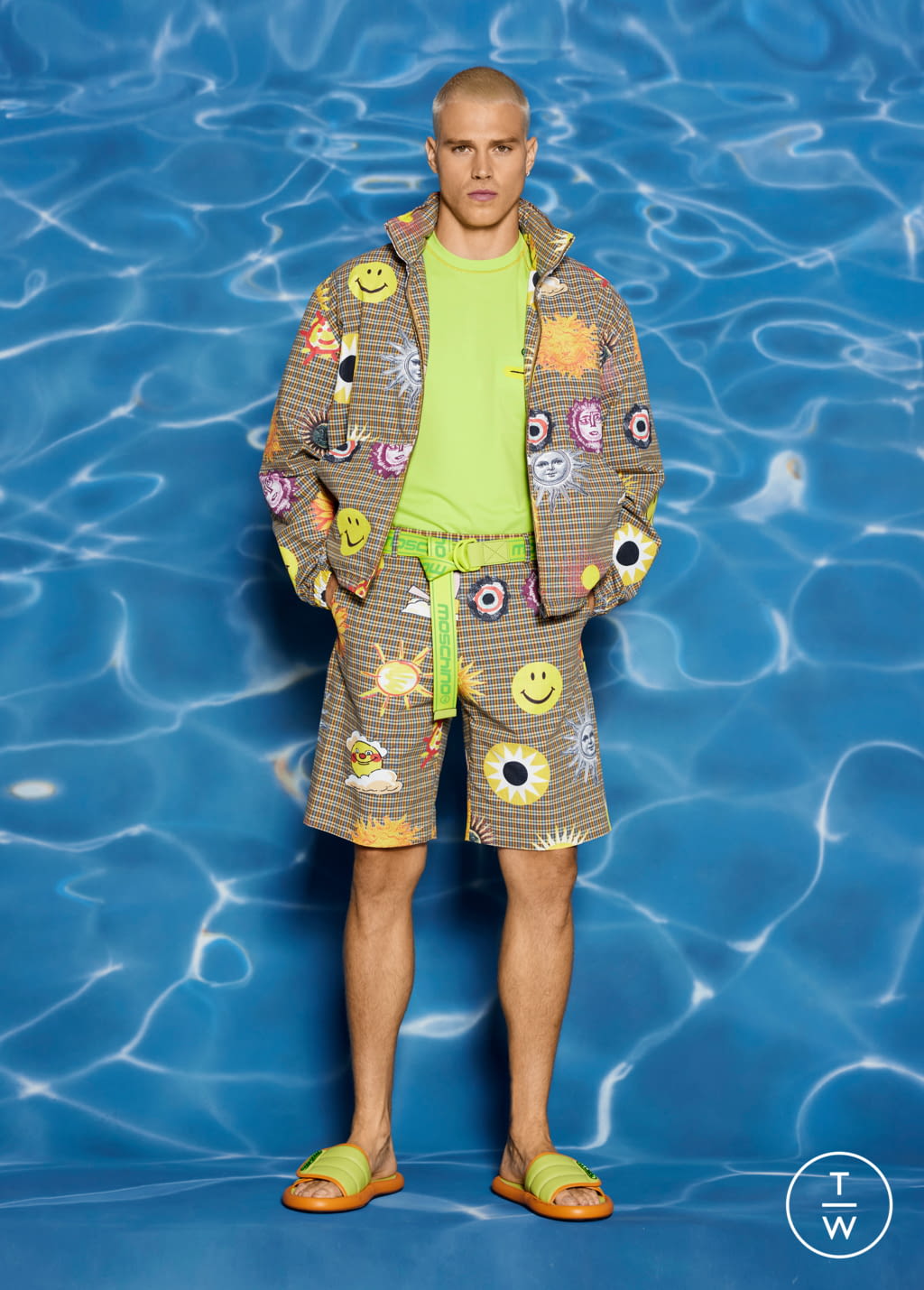 Fashion Week Milan Resort 2022 look 25 from the Moschino collection 男装