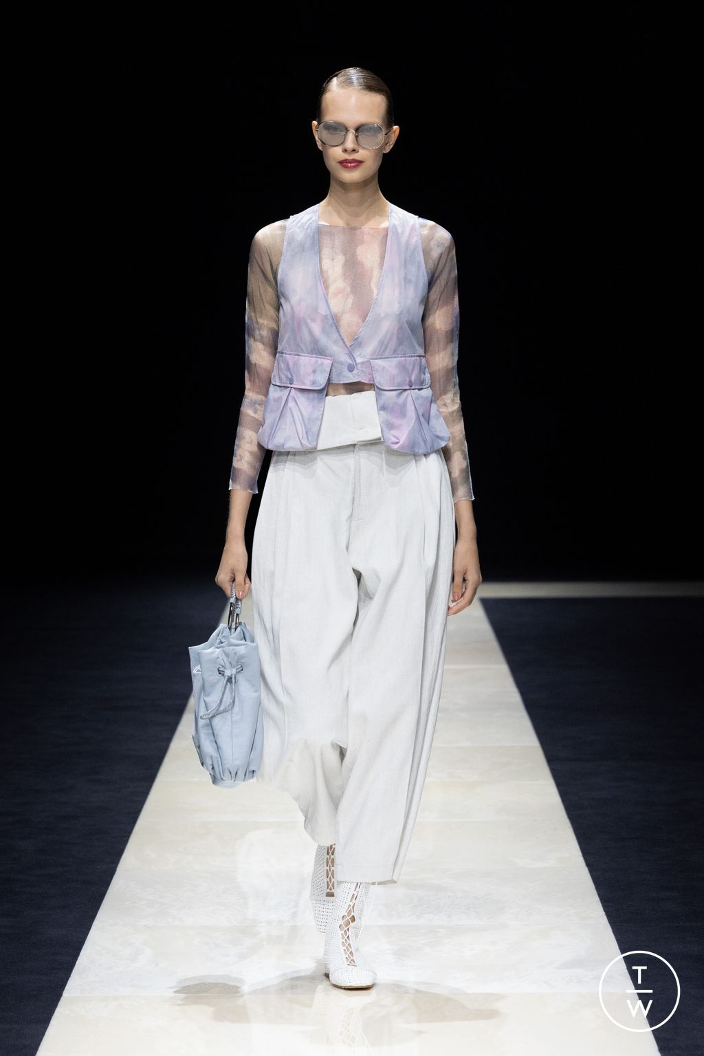 Fashion Week Milan Spring/Summer 2025 look 25 from the Emporio Armani collection womenswear
