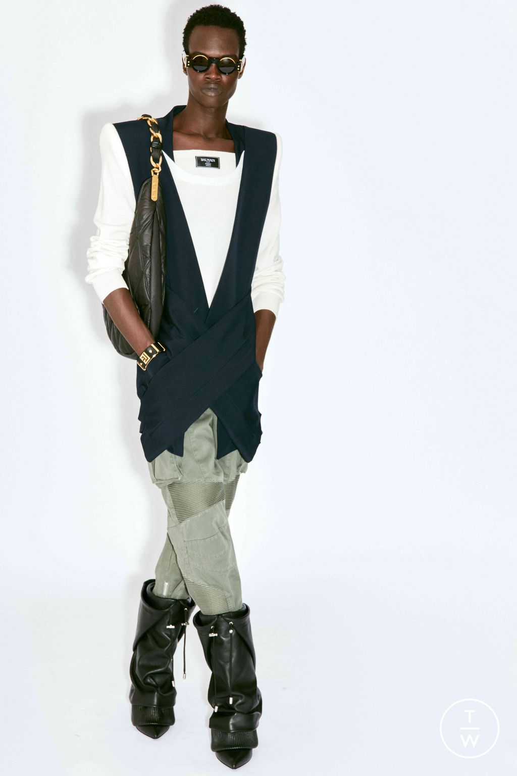 Fashion Week Paris Resort 2025 look 25 from the Balmain collection menswear