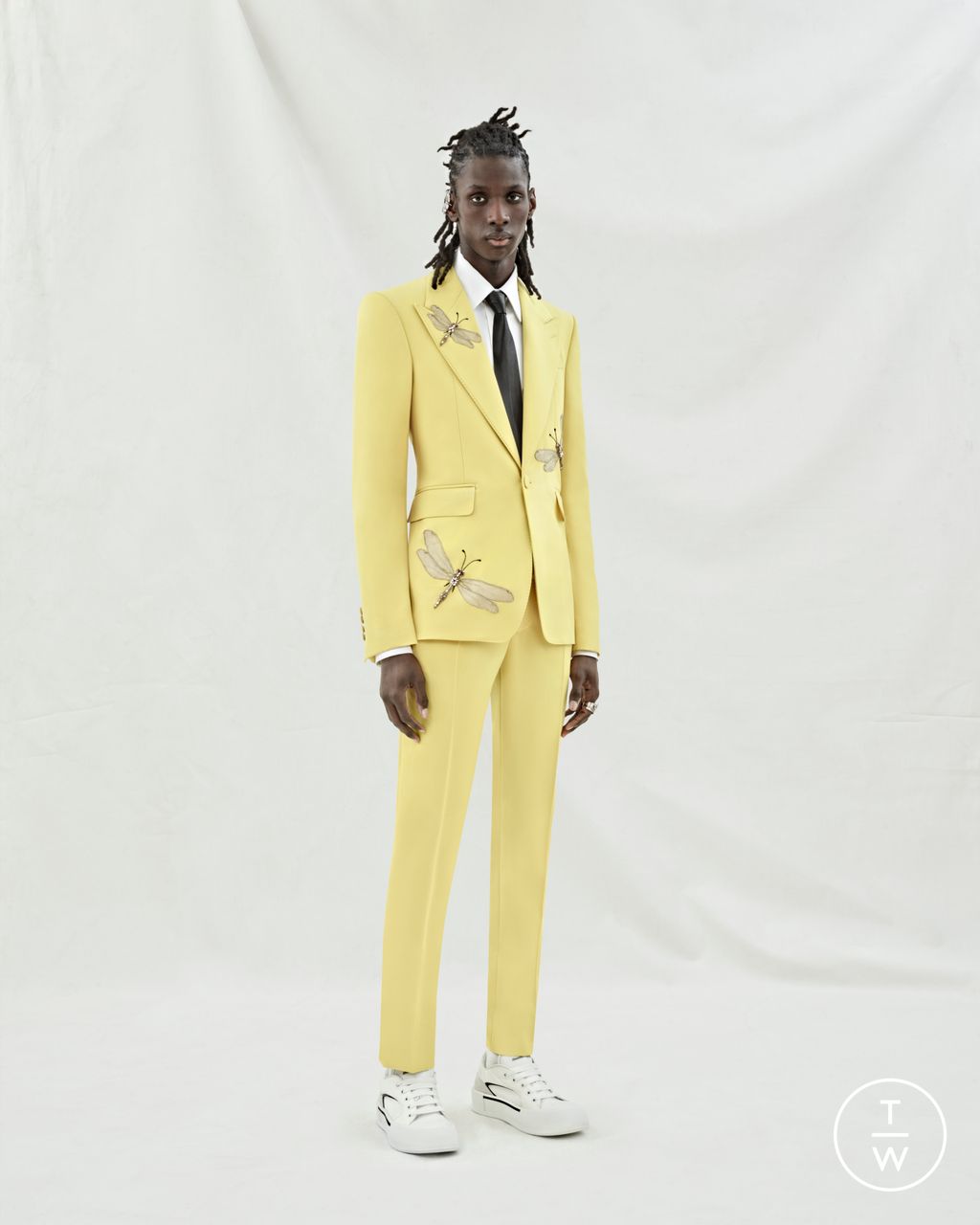 Fashion Week Paris Resort 2024 look 24 from the Alexander McQueen collection 男装
