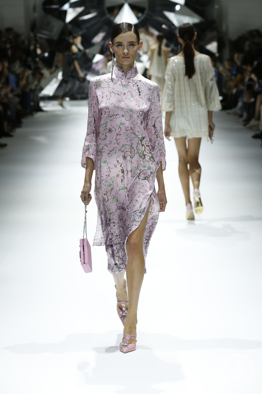 Fashion Week Paris Spring/Summer 2017 look 25 de la collection Shiatzy Chen womenswear
