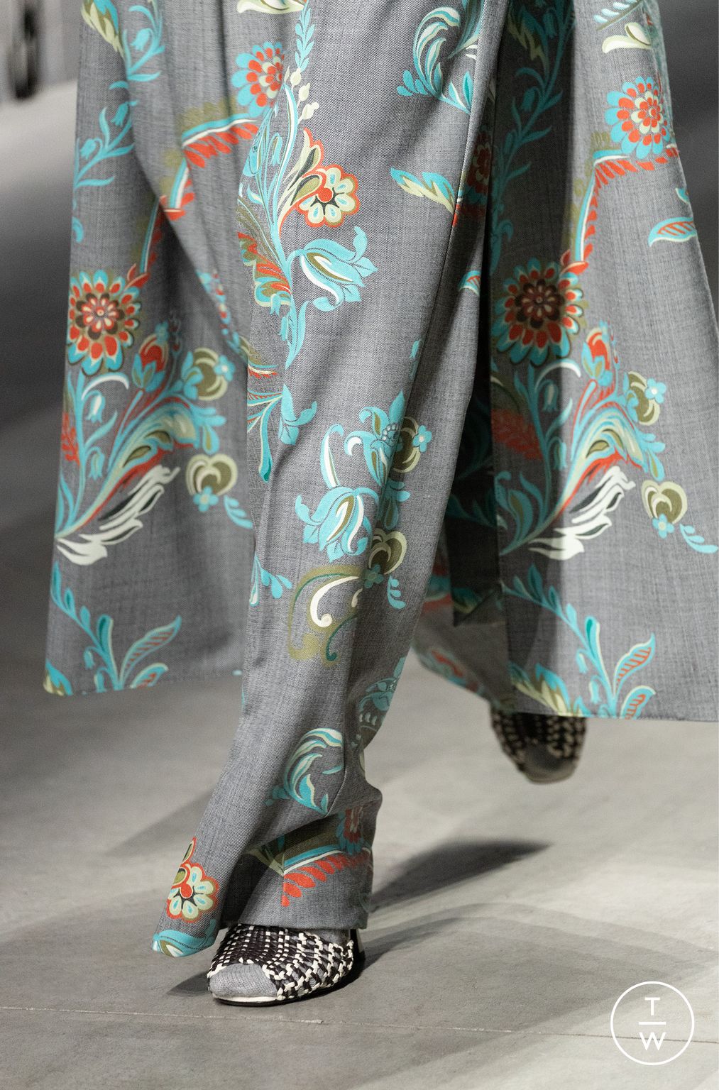 Fashion Week Milan Fall/Winter 2025 look 25 de la collection Etro womenswear accessories