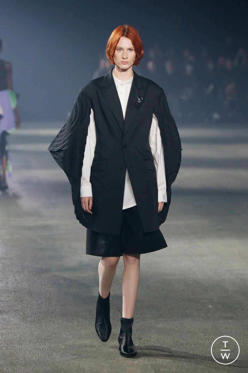 Fashion Week Paris Spring/Summer 2023 look 25 from the Issey Miyake collection 女装