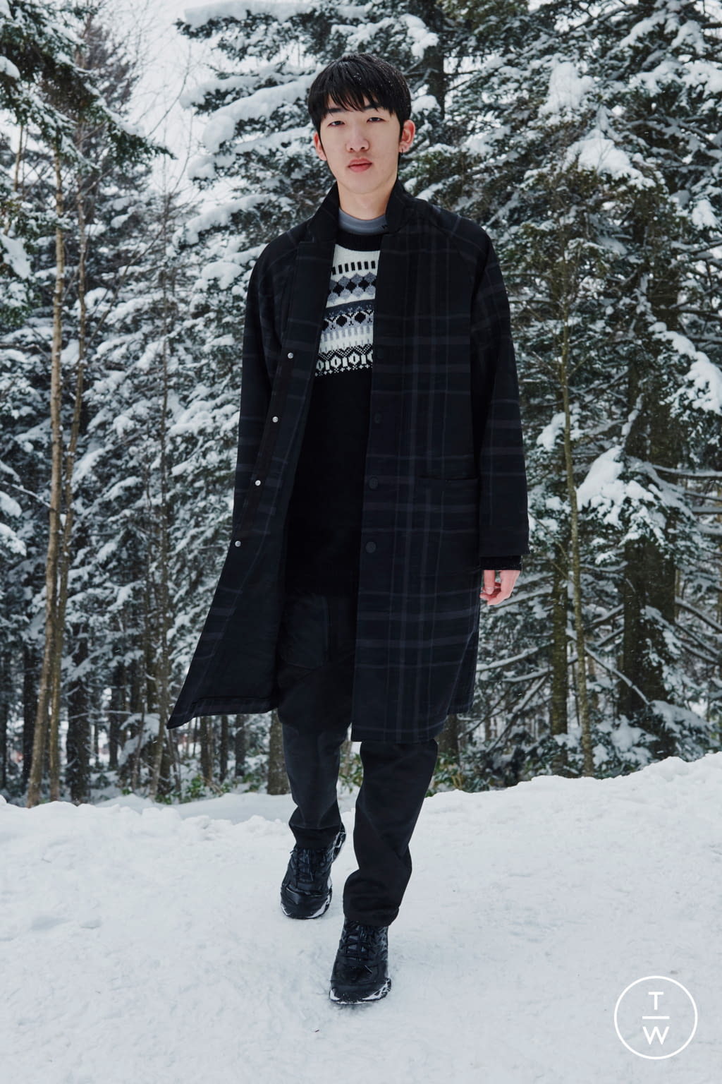 Fashion Week Paris Fall/Winter 2021 look 25 from the White Mountaineering collection 男装
