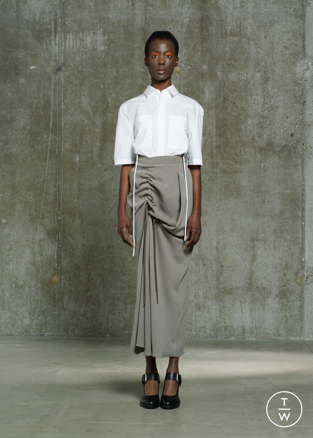 Fashion Week London Resort 2020 look 25 from the Chalayan collection 女装