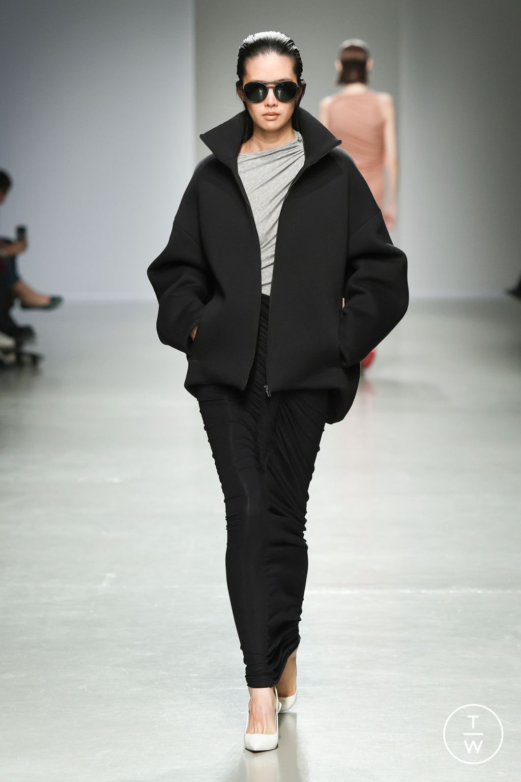 Fashion Week Paris Fall/Winter 2025 look 25 from the Atlein collection 女装
