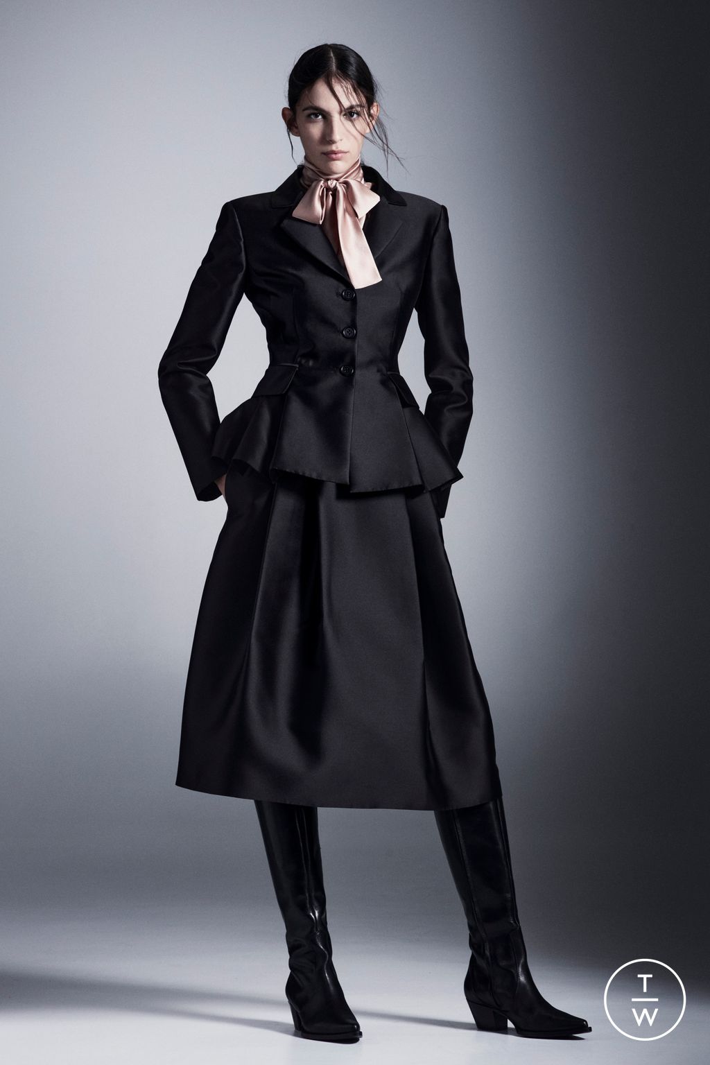 Fashion Week Milan Pre-Fall 2023 look 25 de la collection Alberta Ferretti womenswear