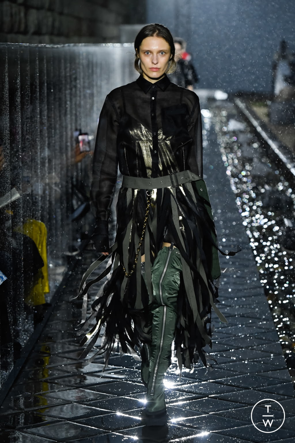 Fashion Week Paris Spring/Summer 2021 look 25 from the Sacai collection womenswear