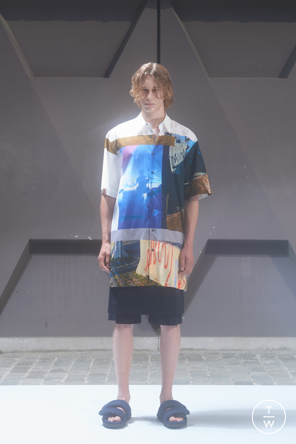 Fashion Week Paris Spring/Summer 2022 look 25 from the Dries Van Noten collection 男装