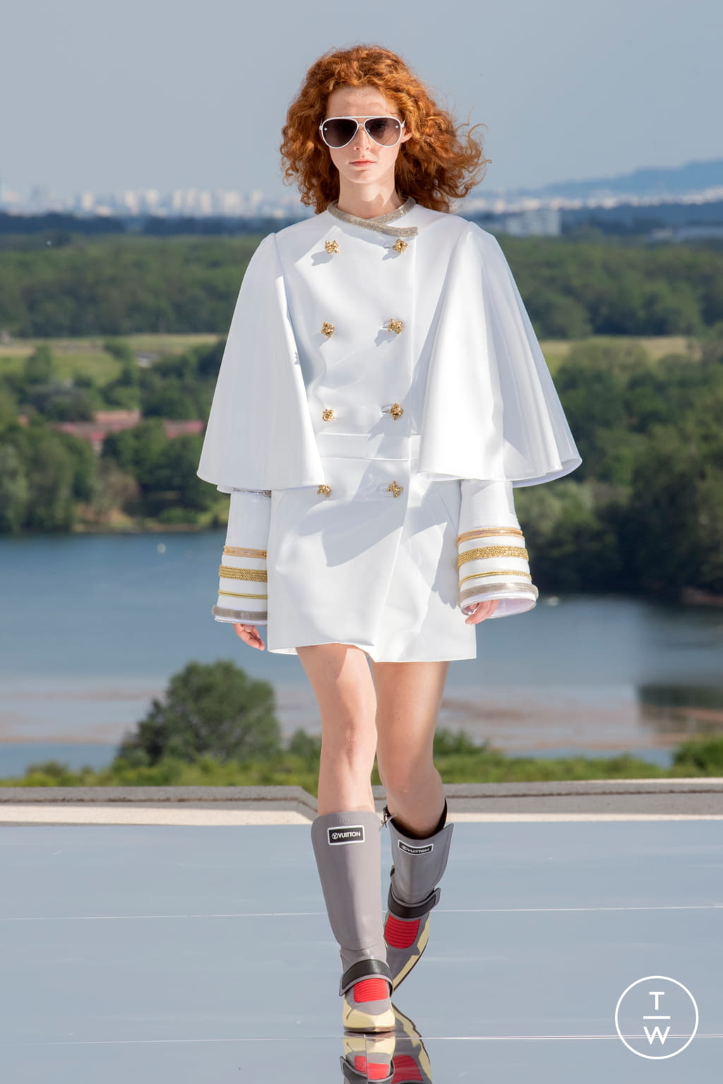 Fashion Week Paris Resort 2022 look 25 from the Louis Vuitton collection 女装