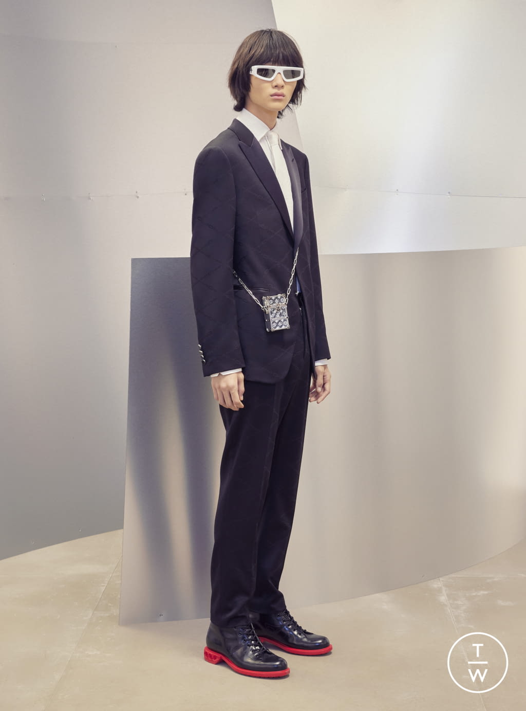 Fashion Week Paris Pre-Fall 2022 look 53 from the Louis Vuitton collection 男装