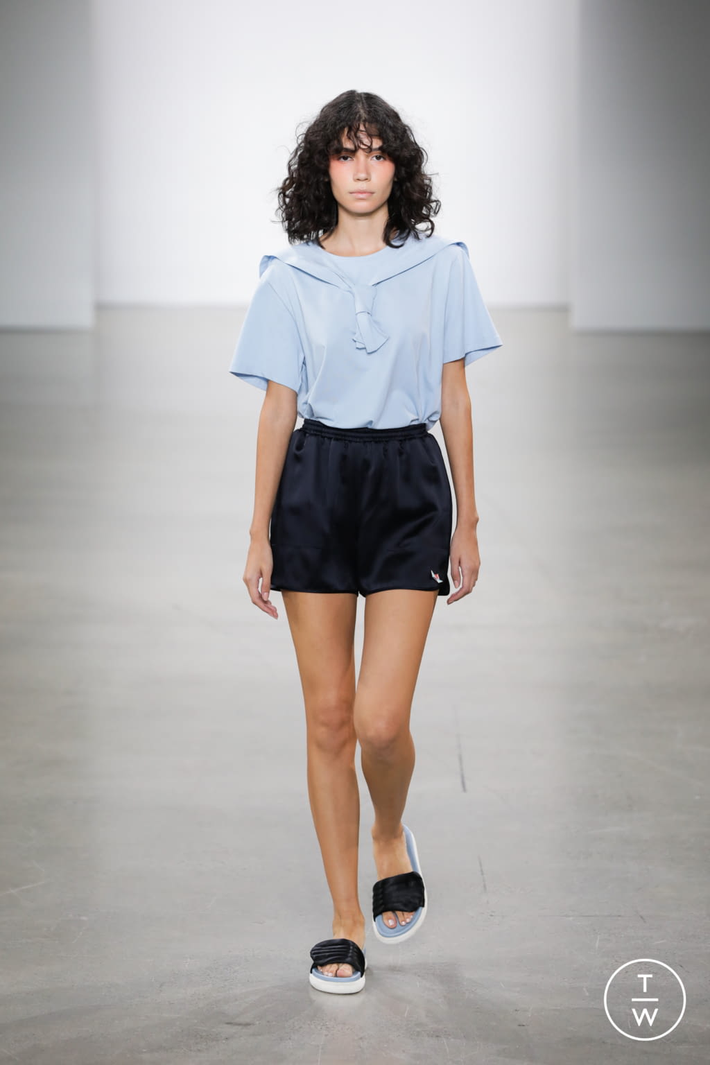 Fashion Week New York Spring/Summer 2022 look 25 from the Bevza collection 女装