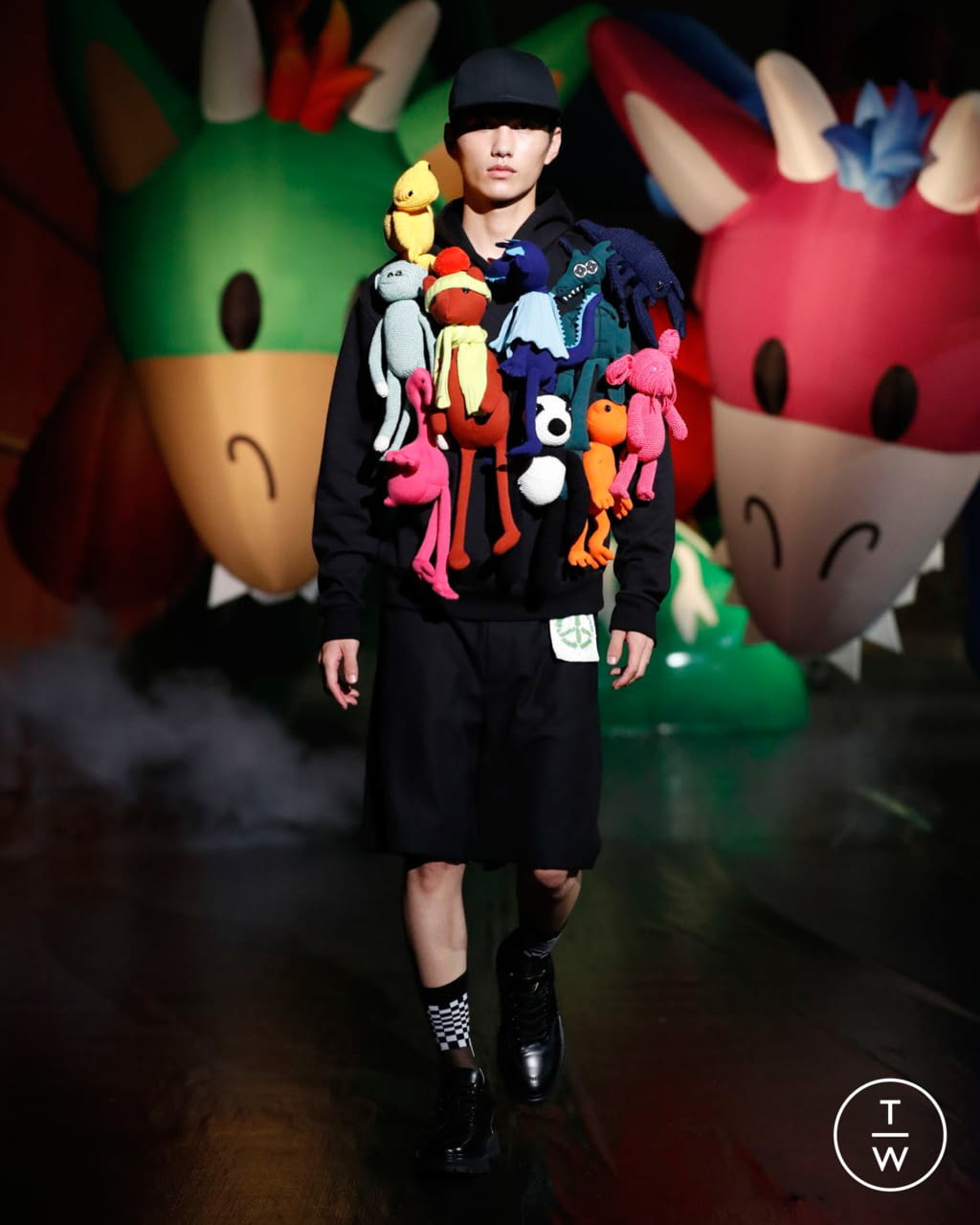 Fashion Week Paris Spring/Summer 2021 look 86 from the Louis Vuitton collection 男装