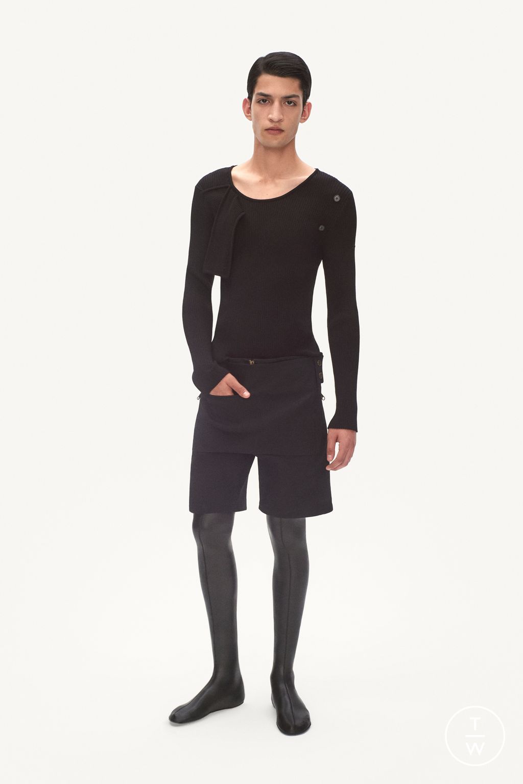 Fashion Week Paris Spring/Summer 2025 look 25 from the Courrèges collection menswear