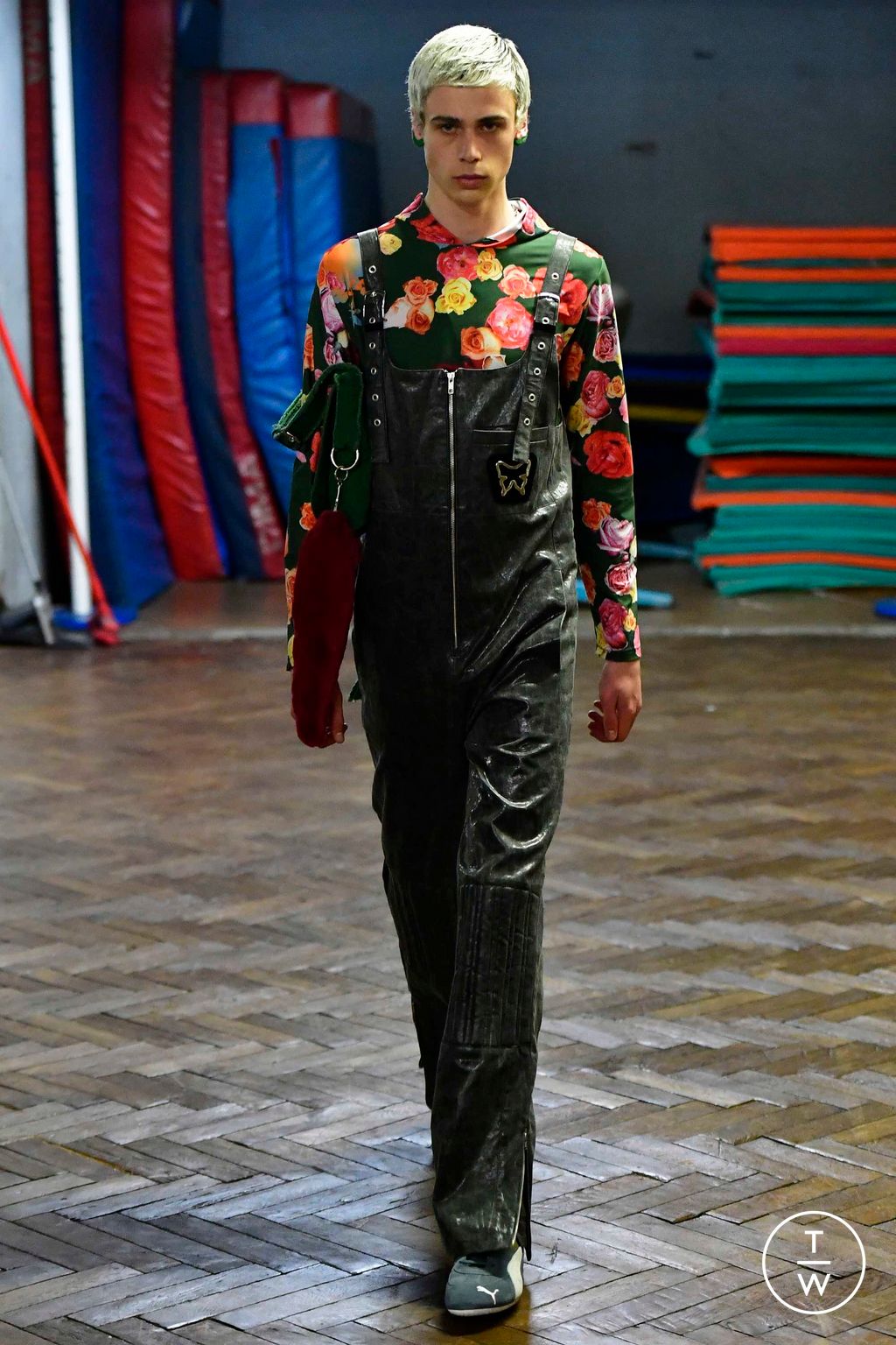 Fashion Week Paris Fall/Winter 2023 look 10 de la collection Lazoschmidl menswear