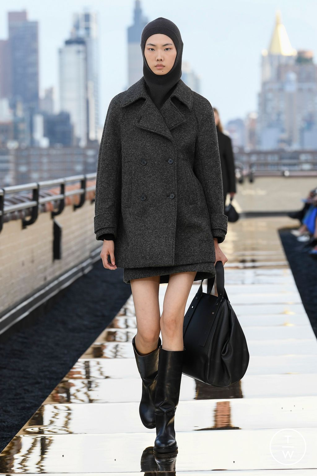 Fashion Week New York Fall/Winter 2022 look 20 from the Cos collection 女装