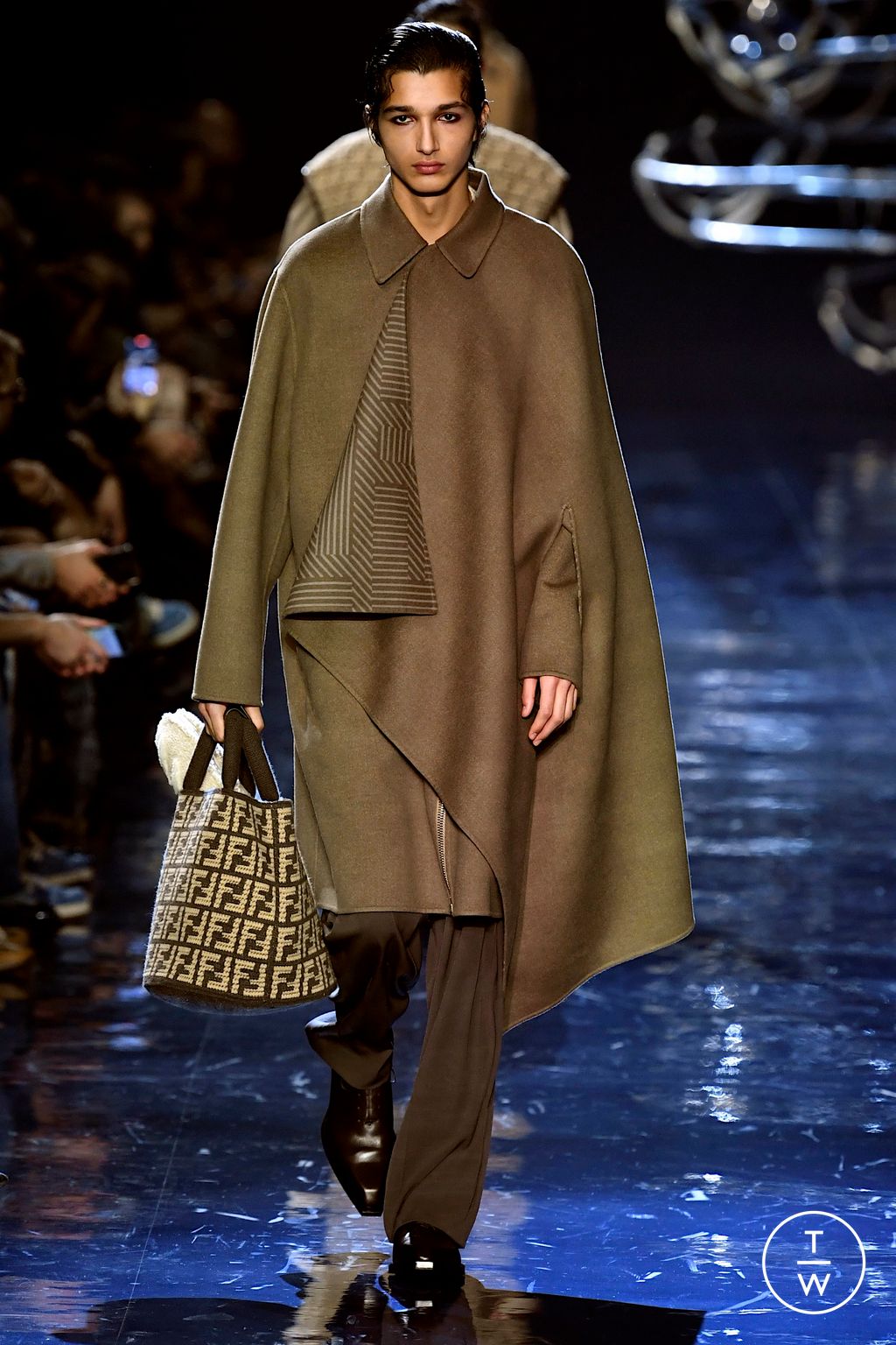 Fashion Week Milan Fall/Winter 2023 look 29 from the Fendi collection 男装