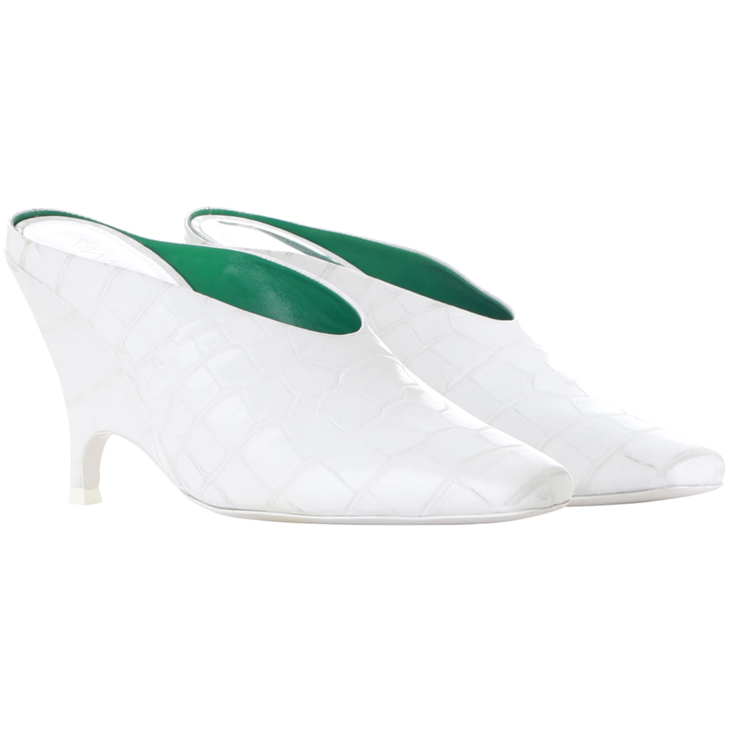 Fashion Week New York Fall/Winter 2018 look 16 from the Zimmermann collection 女装配饰