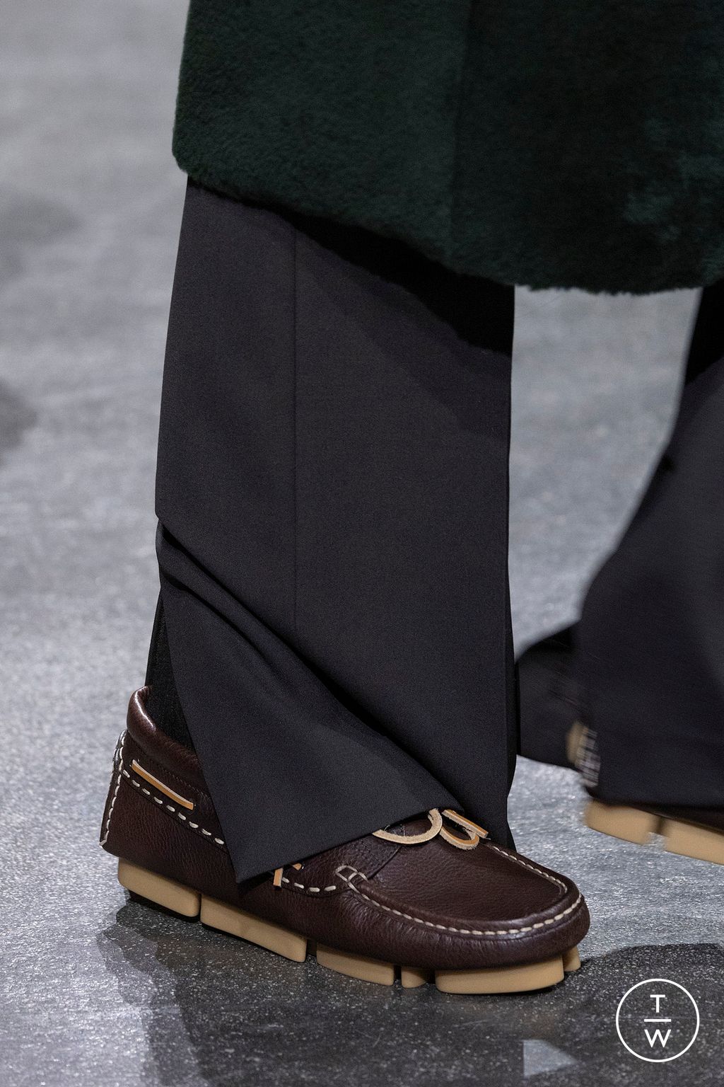 Fashion Week Paris Fall/Winter 2024 look 15 from the Fendi collection menswear accessories